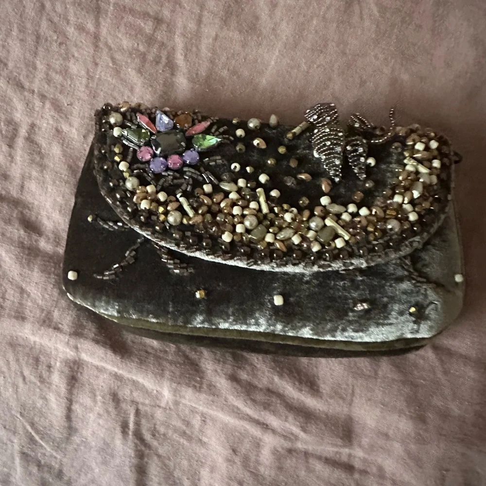 Mary Frances Embellished Velvet & Beaded Crossbody Excellent  Condition - Picture 2 of 6